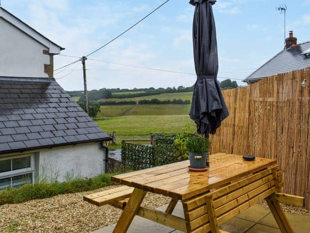 Sitting-out-area | Corner Cottage, Ruardean forest of Dean