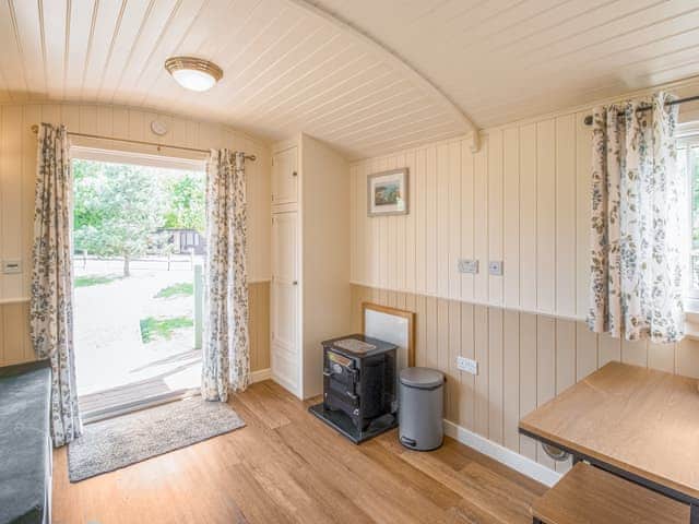 Open plan living space | South Down Lodges - La Belle Roulotte - South Downs Lodges, Hassocks
