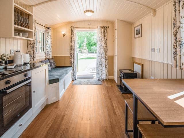 Open plan living space | South Down Lodges - La Belle Roulotte - South Downs Lodges, Hassocks
