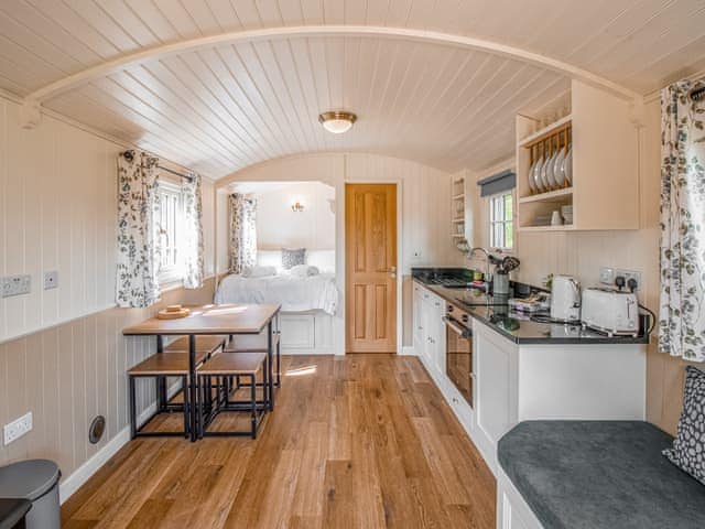 Open plan living space | South Down Lodges - La Belle Roulotte - South Downs Lodges, Hassocks