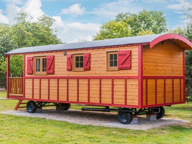 Exterior | South Down Lodges - La Belle Roulotte - South Downs Lodges, Hassocks