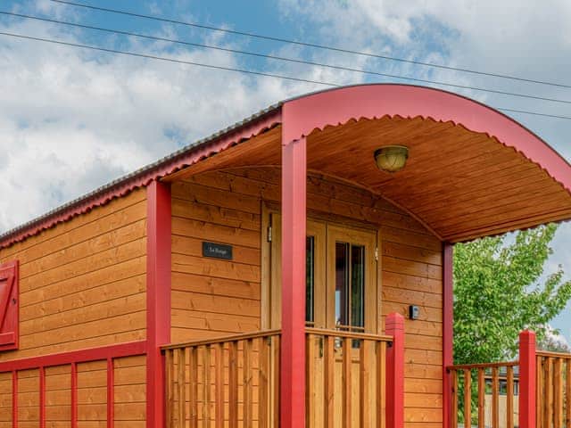 Exterior | South Down Lodges - La Belle Roulotte - South Downs Lodges, Hassocks