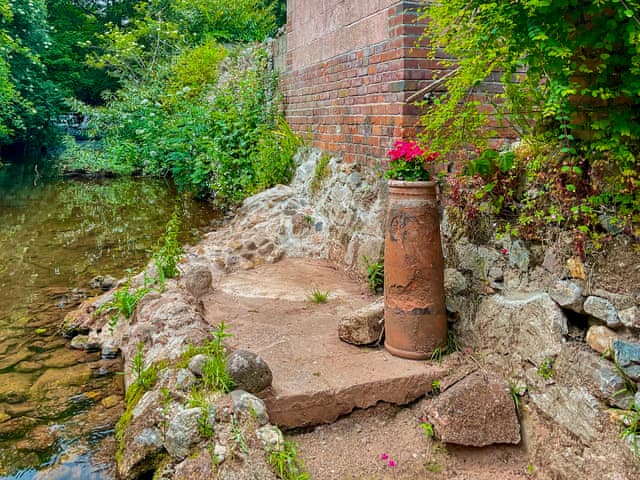 Exterior | Deepend, Dawlish