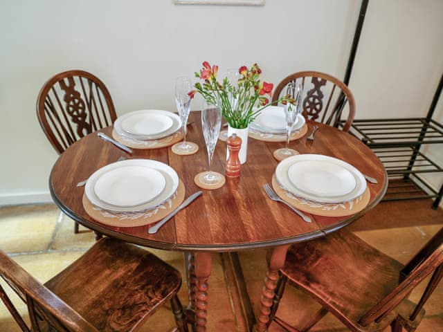 Dining table | Pam&rsquo;s Cottage, Cheltenham