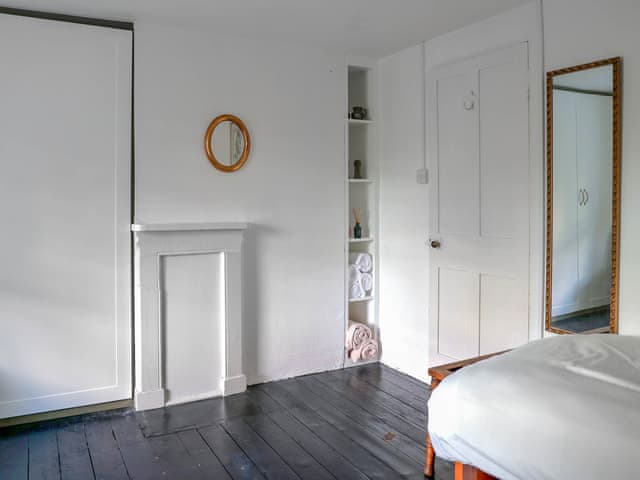 Main bedroom | Pam&rsquo;s Cottage, Cheltenham