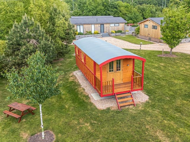 Exterior | South Down Lodges - La Belle Roulotte - South Downs Lodges, Hassocks