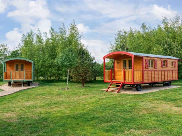 Exterior | South Down Lodges - La Belle Roulotte - South Downs Lodges, Hassocks