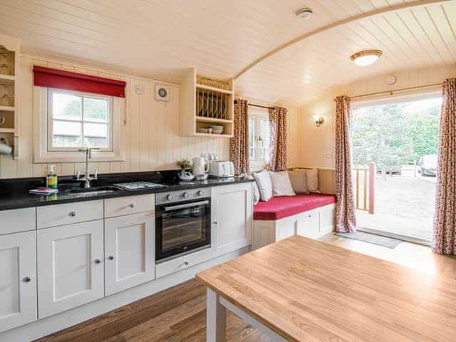 Open plan living space | South Down Lodges - Le Rouge Roulotte - South Downs Lodges, Hassocks