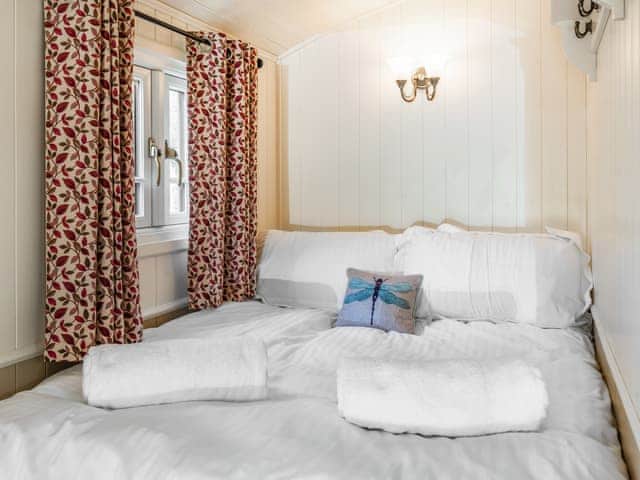 Open plan living space | South Down Lodges - Le Rouge Roulotte - South Downs Lodges, Hassocks