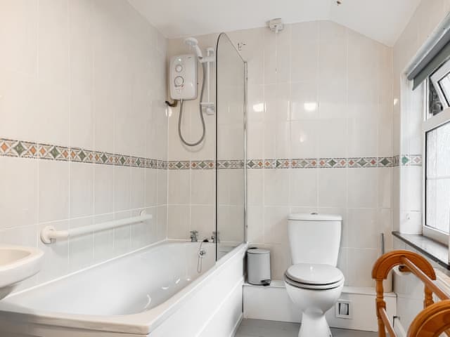 Bathroom | Robins Nest, Leek