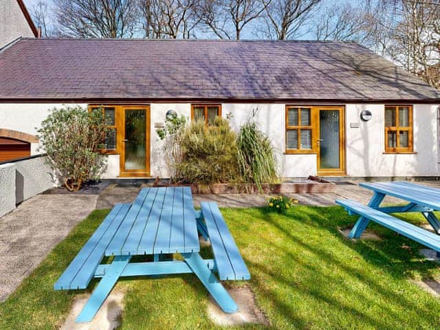 Exterior | Elm Cottage - Graiglwyd Springs Holiday Cottages, Penmaenmawr, near Conwy