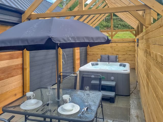 Hot tub | Tyan - Holmescales Lodges, Kendal and Lakes Gateway