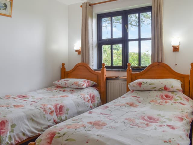 Twin bedroom | Dairy Cottage - Tor View Cottage Holidays, Trebell Green, near Bodmin