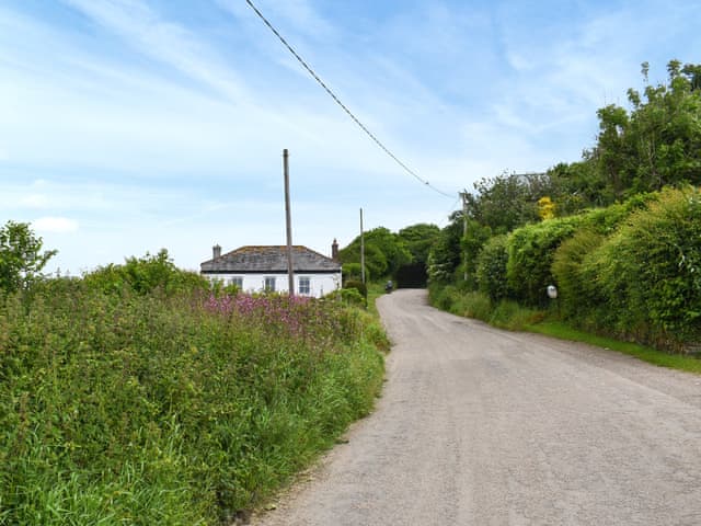 Driveway | Roseland Roost - Roseland Rendevous, Truro