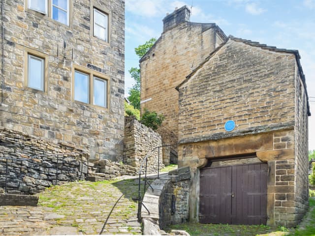 Cobbled street leading to the property | Old Jail View, Holmfirth