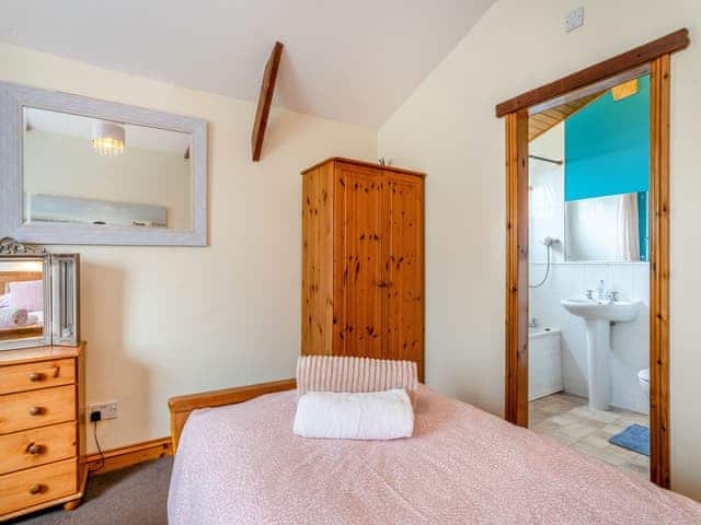 Twin bedroom | Coble Cottage - Keel Lodges, Staithes, near Whitby