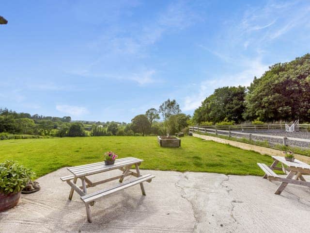 Sitting-out-area | The Farmers Den, Lydford, near Okehampton