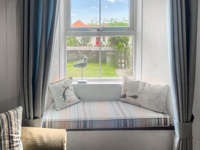 Lounge Window Seat | Gribbas Cottage, Stithians