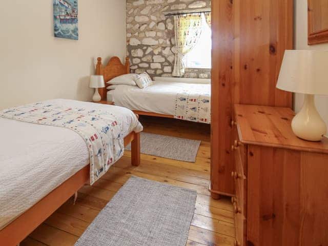 Twin bedroom | Seagull Cottage - Beacon Farm, Flamborough