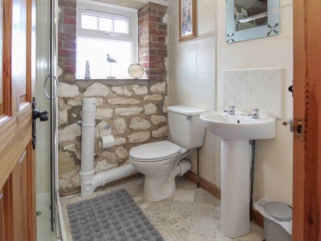 Bathroom | Seagull Cottage - Beacon Farm, Flamborough
