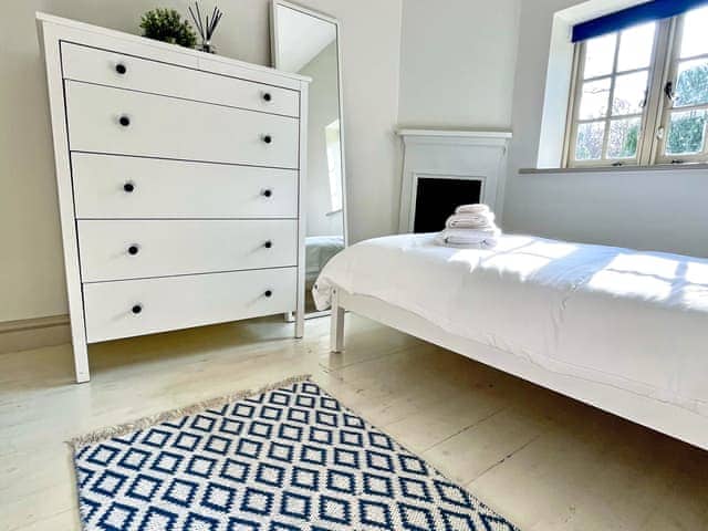 Twin bedroom | Brookpit Cottage, Climping, near Littlehampton
