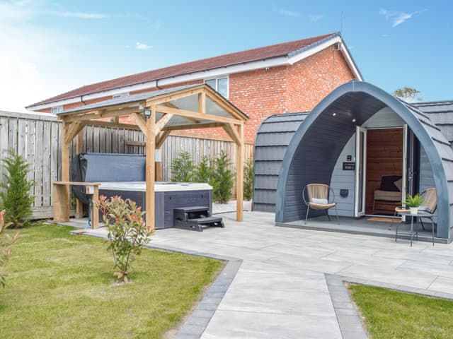 Garden and grounds | Glamping Pod 1 - Oakwood Farm, Chester