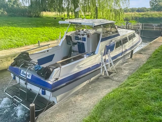 Exterior | Lady V, Barton