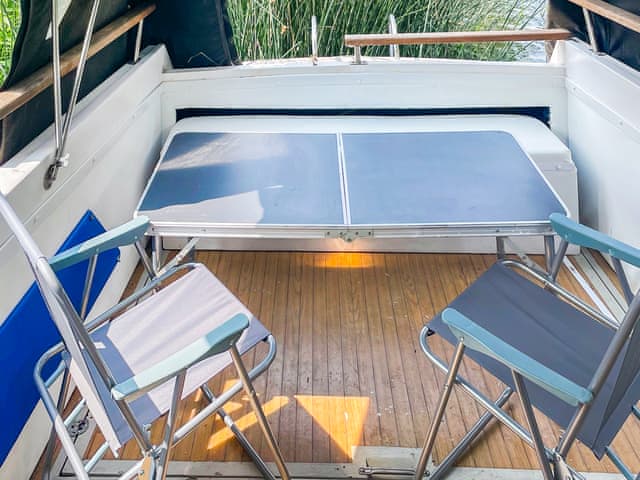 Sitting-out-area | Lady V, Barton