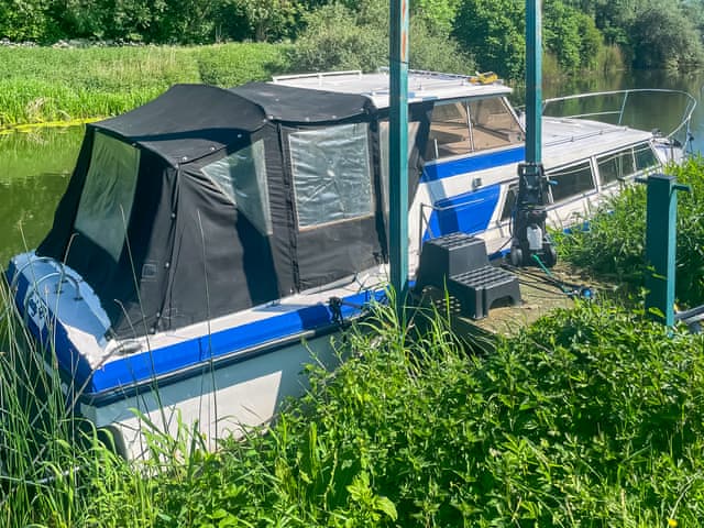 Exterior | Lady V, Barton