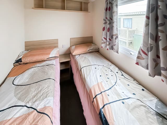 Twin bedroom | Aurelias Retreat - Kings Caravan Park, Chapel St Leonards