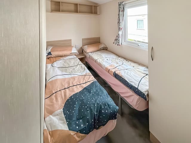 Twin bedroom | Aurelias Retreat - Kings Caravan Park, Chapel St Leonards