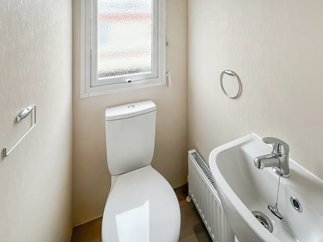 Bathroom | Aurelias Retreat - Kings Caravan Park, Chapel St Leonards