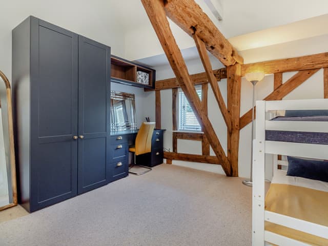 Bunk bedroom | Granary Barn, Tacolneston