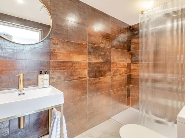 Bathroom | Granary Barn, Tacolneston