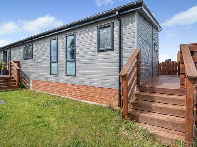 Exterior | Lakeside Lodge, Tallington Lakes