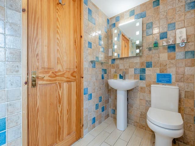 Shower room | Dingle Cottage, Clun, near Craven Arms