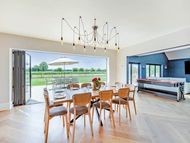 Dining Area | The Cartlodge - Doggetts Farm, Rochford