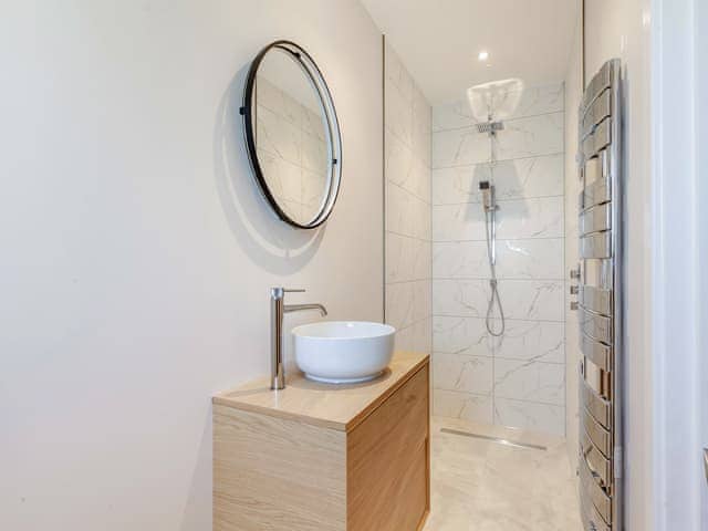 En-suite | The Cartlodge - Doggetts Farm, Rochford