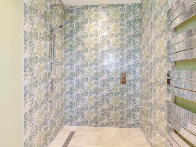 Shower room | The Cartlodge - Doggetts Farm, Rochford