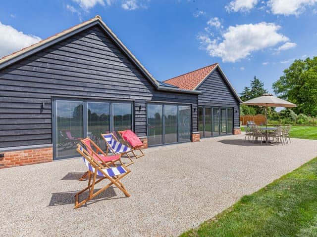 Sitting-out-area | The Cartlodge - Doggetts Farm, Rochford