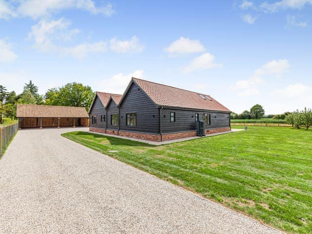 Driveway | The Cartlodge - Doggetts Farm, Rochford
