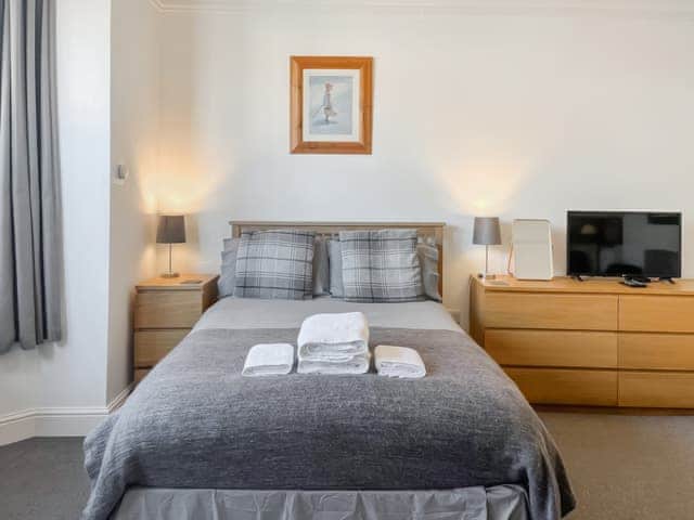 Double bedroom | Treasure Cove - Argyle Retreats, Whitby