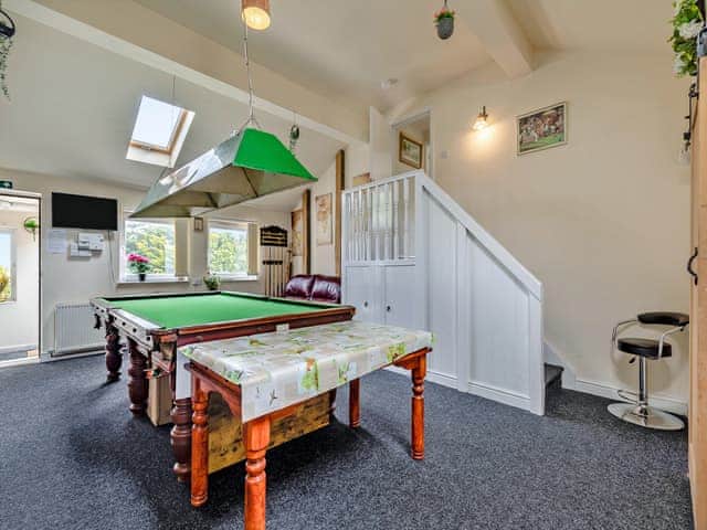 Living/snooker room | Greystones Nawab Annex C - Greystones, Flagg, Buxton