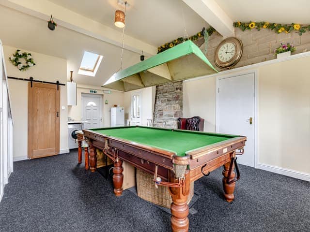 Living/snooker room | Greystones Nawab Annex C - Greystones, Flagg, Buxton