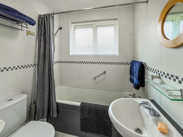 Bathroom | Blue Cherry Cottage, Penrith