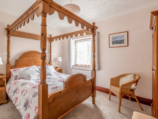 Four Poster bedroom | Byre Cottage - Keld Head Farm Holiday Cottages, Pickering