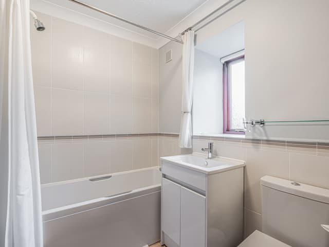 Bathroom | Barn Cottage - Keld Head Farm Holiday Cottages, Pickering