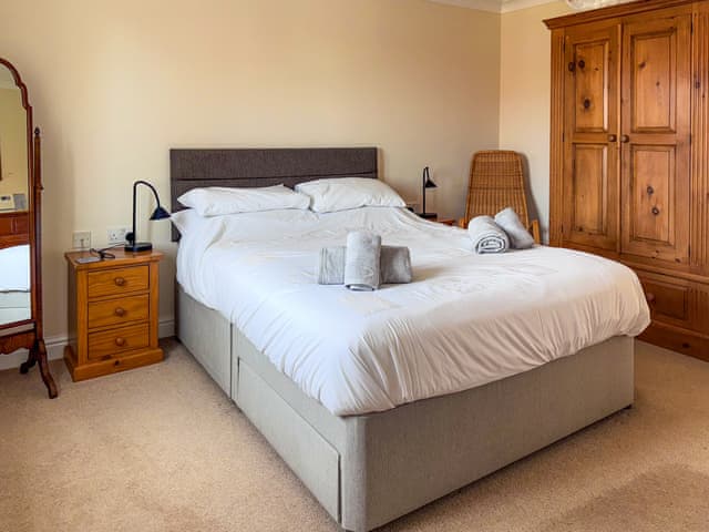 Kingsize bedroom | Alder Lodge, Sedgeford