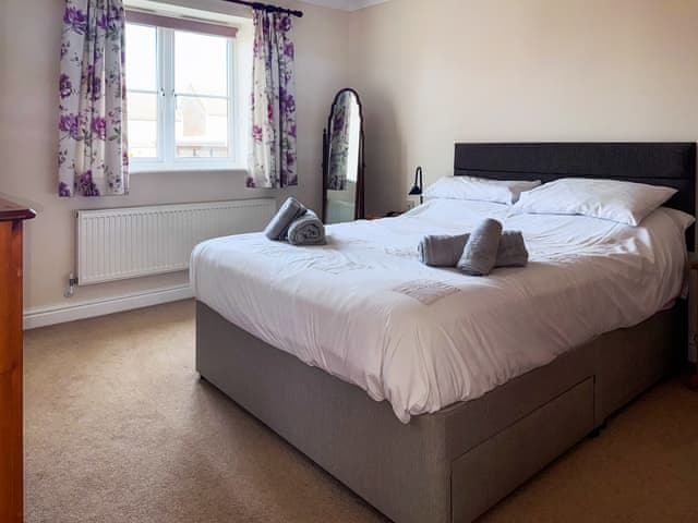 Kingsize bedroom | Alder Lodge, Sedgeford