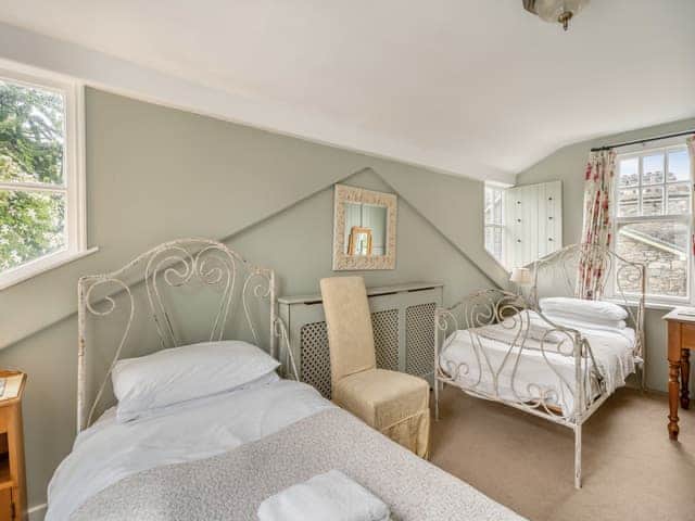 Twin bedroom | Howe Cottage, Bowness-on-Windermere